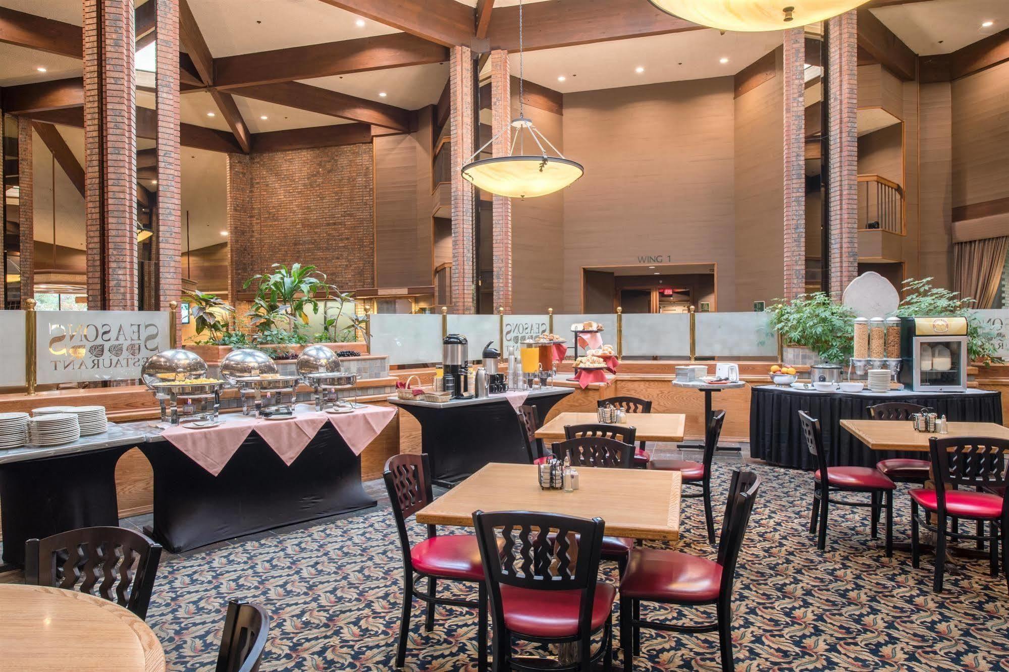Red Lion Hotel Pasco Airport & Conference Center Extérieur photo