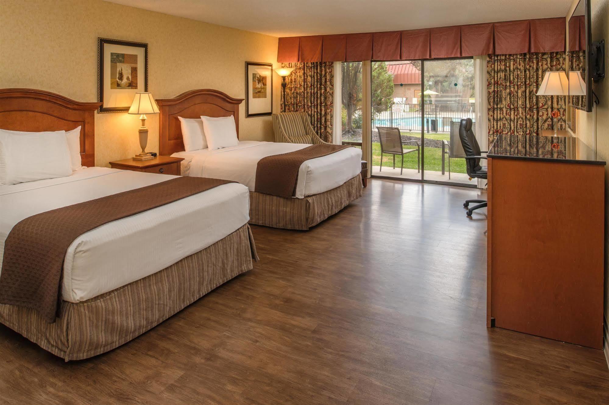 Red Lion Hotel Pasco Airport & Conference Center Extérieur photo